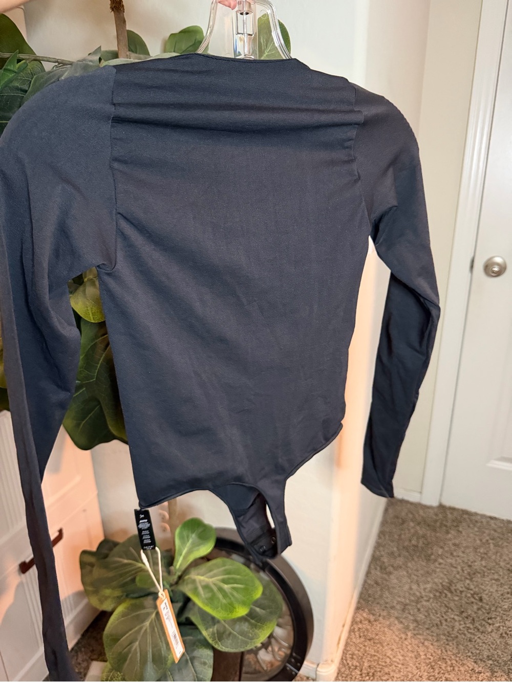 SKIMS Scoop Neck Long Sleeve Black Bodysuit - Picture 6 of 12